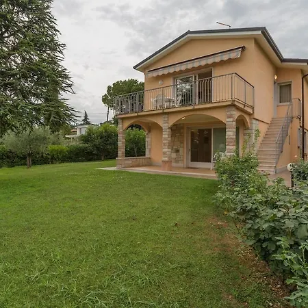 Two Family - Large Garden, View, Shared Pool Bardolino