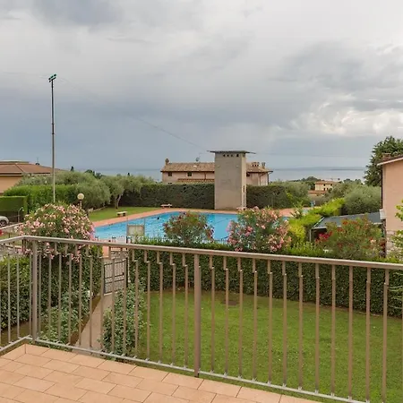 Two Family - Large Garden, View, Shared Pool Vakantiehuis Bardolino