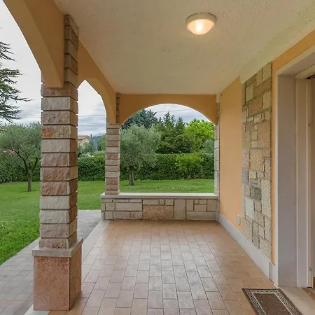 Vakantiehuis Two Family - Large Garden, View, Shared Pool Bardolino