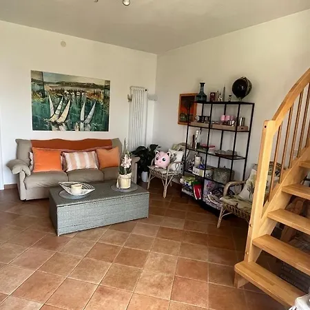 Vakantiehuis Two Family - Large Garden, View, Shared Pool