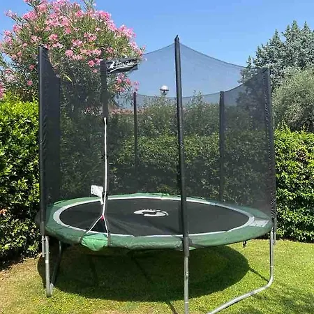 Vakantiehuis Two Family - Large Garden, View, Shared Pool *