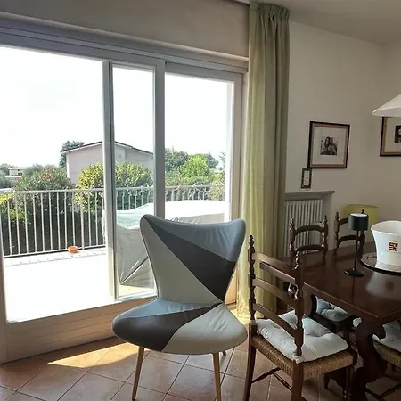 Vakantiehuis Two Family - Large Garden, View, Shared Pool *