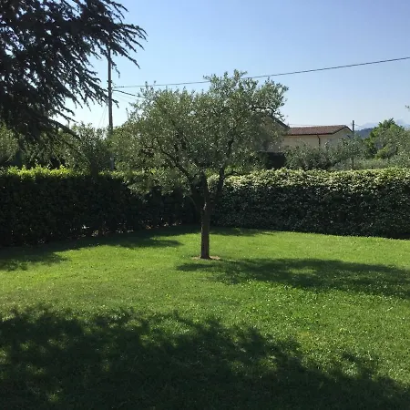 Two Family - Large Garden, View, Shared Pool Hébergement de vacances