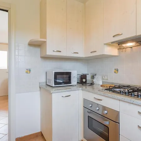 Two Family - Large Garden, View, Shared Pool Vakantiehuis Bardolino