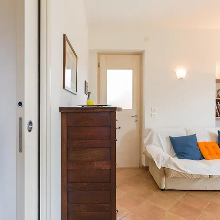Two Family - Large Garden, View, Shared Pool Vakantiehuis Bardolino